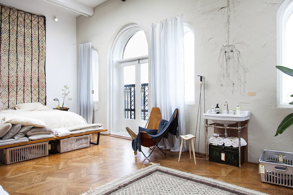 A Vibrant and Colorful Apartment with Large Windows and Lots of Natural Light in Amsterdam by The Playing Circle (10)