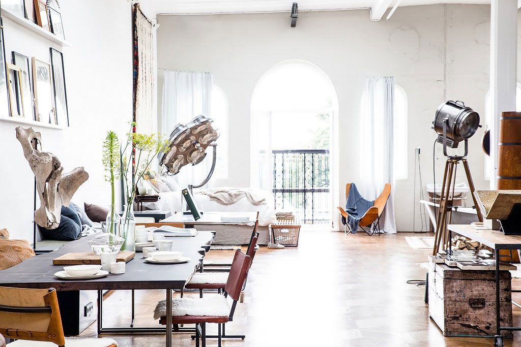 A Vibrant and Colorful Apartment with Large Windows and Lots of Natural Light in Amsterdam by The Playing Circle (8)