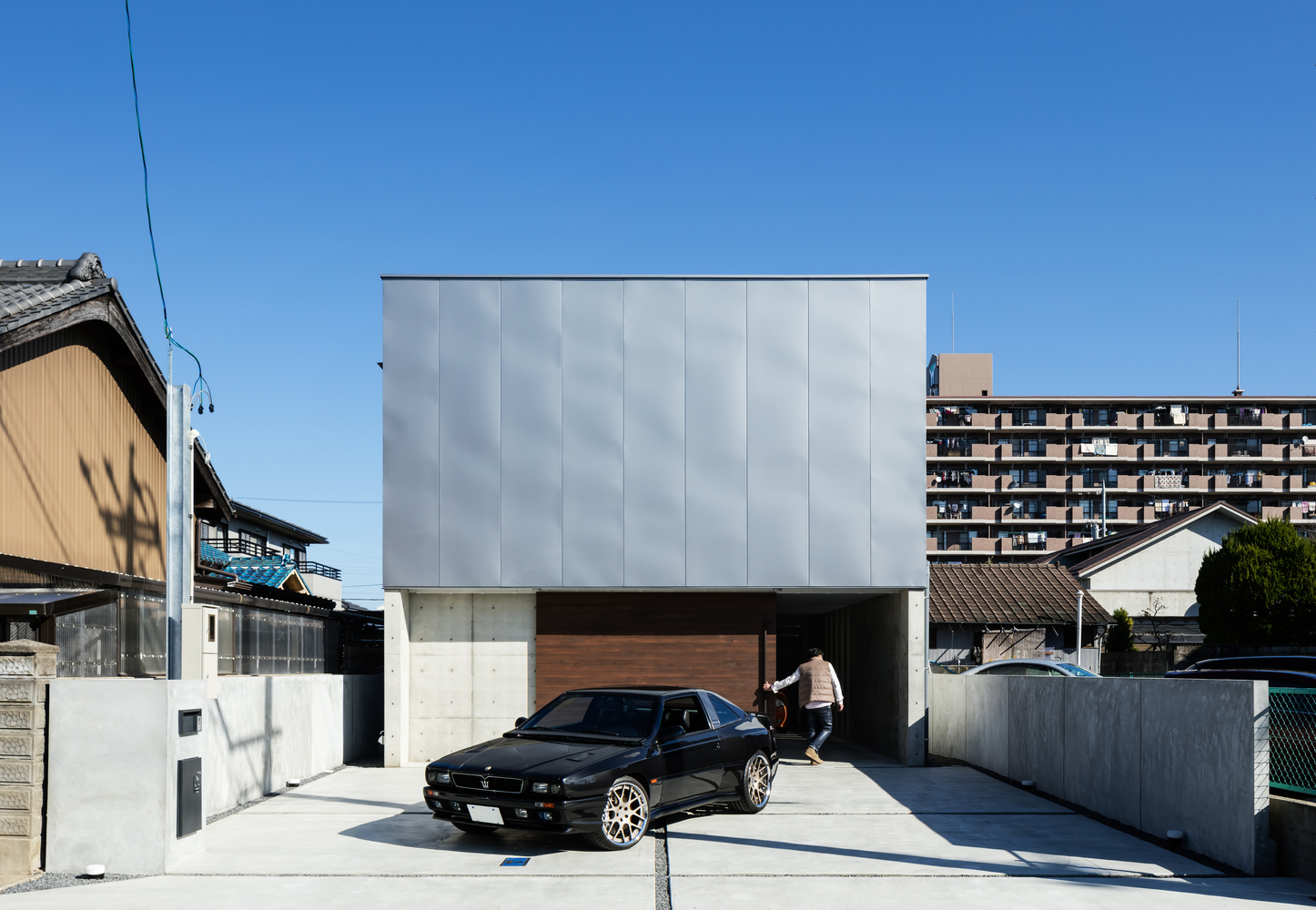 A Warm and Cozy Concrete Home for a Car and Bike Enthusiast in Kawagoe by Horibe Associates (1)