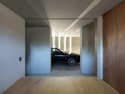 A Warm and Cozy Concrete Home for a Car and Bike Enthusiast in Kawagoe by Horibe Associates (6)