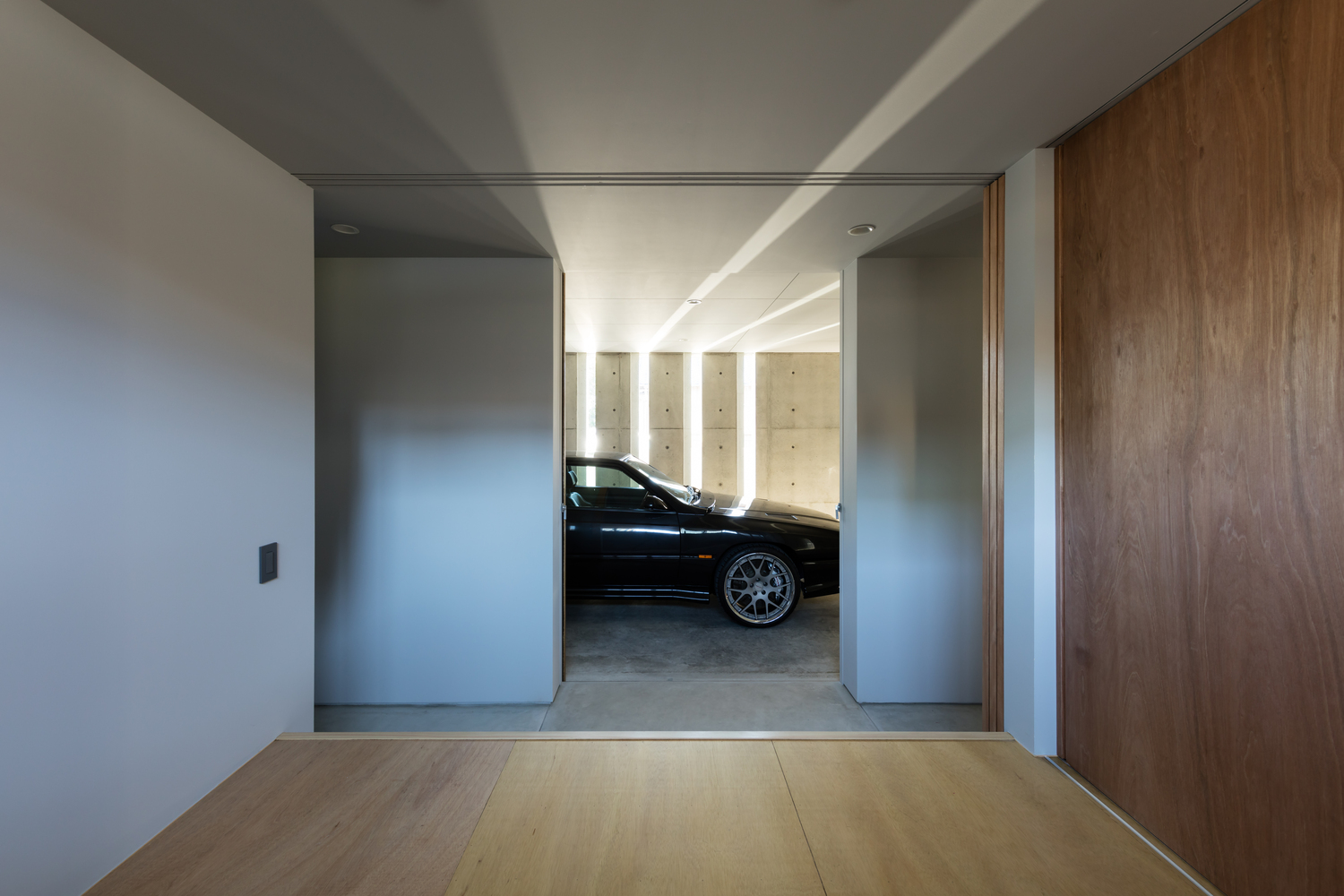 A Warm and Cozy Concrete Home for a Car and Bike Enthusiast in Kawagoe by Horibe Associates (6)