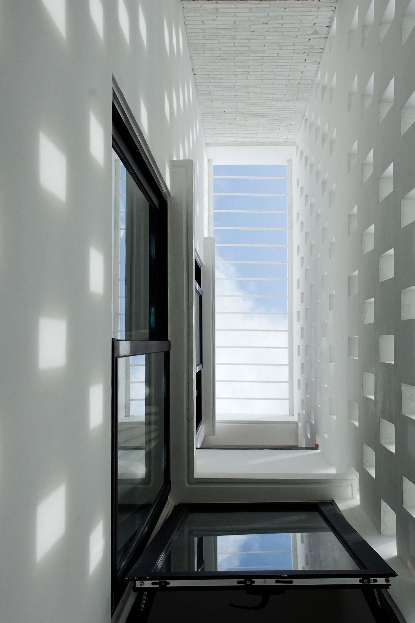 An Eco-Friendly and Comfortable Home with Contemporary Interiors in Ho Chi Minh City by I.House Architecture and Construction (10)