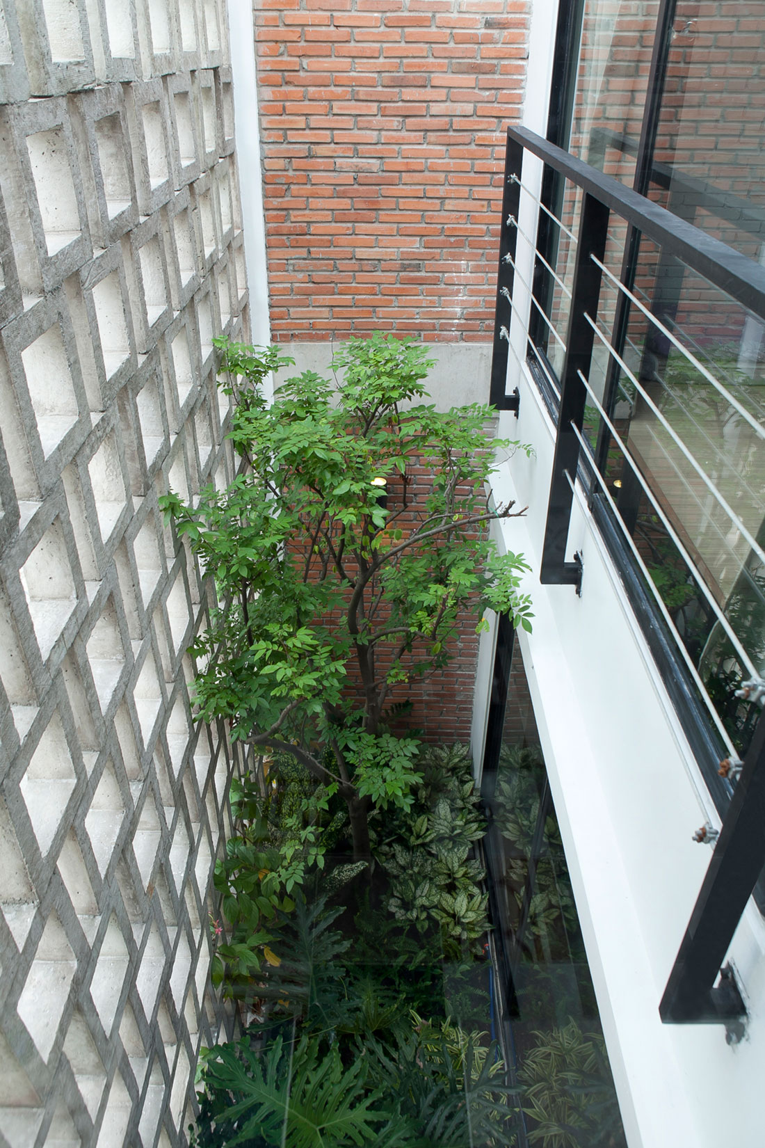 An Eco-Friendly and Comfortable Home with Contemporary Interiors in Ho Chi Minh City by I.House Architecture and Construction (13)