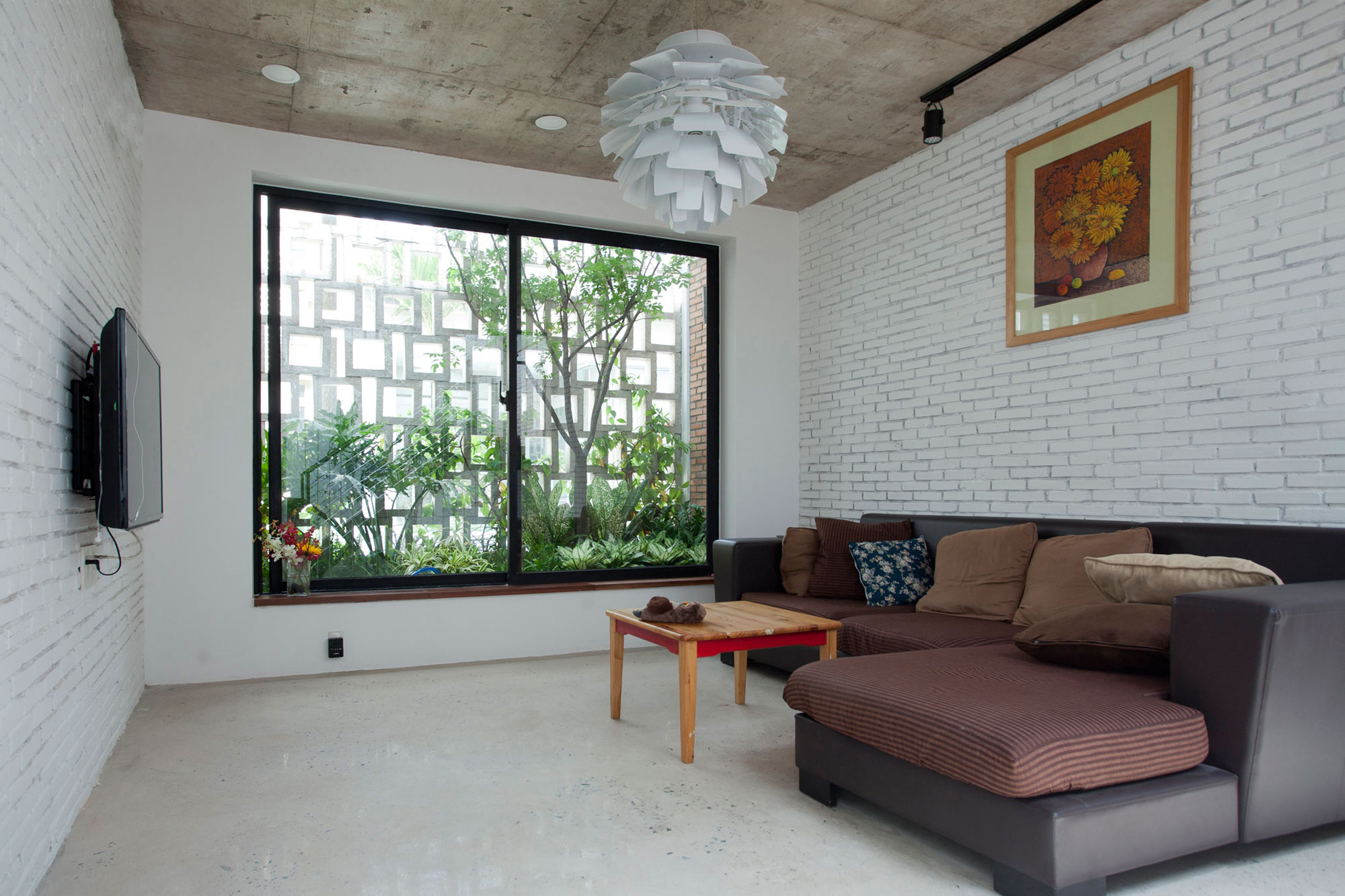 An Eco-Friendly and Comfortable Home with Contemporary Interiors in Ho Chi Minh City by I.House Architecture and Construction (4)