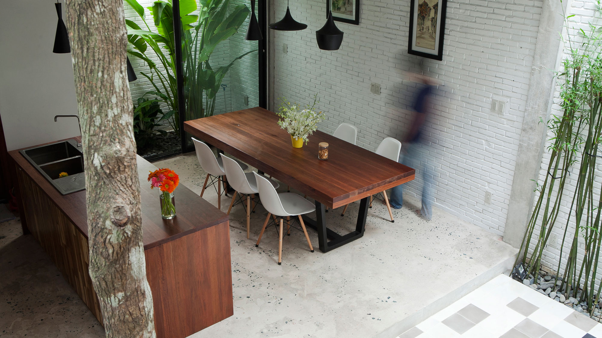 An Eco-Friendly and Comfortable Home with Contemporary Interiors in Ho Chi Minh City by I.House Architecture and Construction (6)