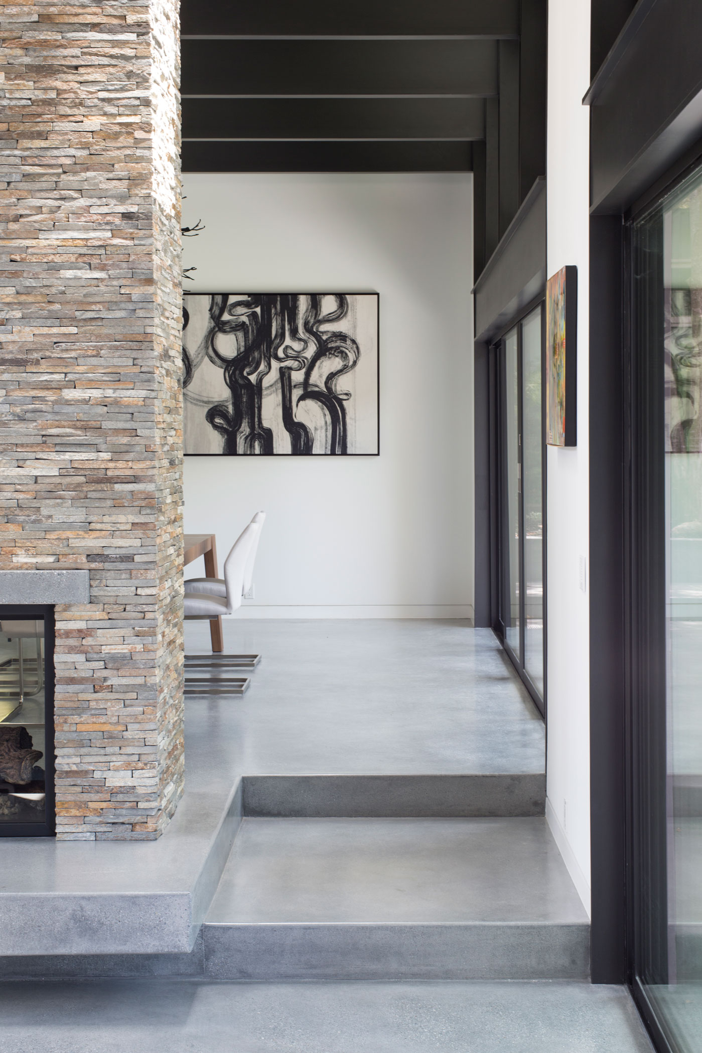 An Eco-Friendly and Mid-Century Modern House with Luminous Interiors in Belmont by Klopf Architecture (11)