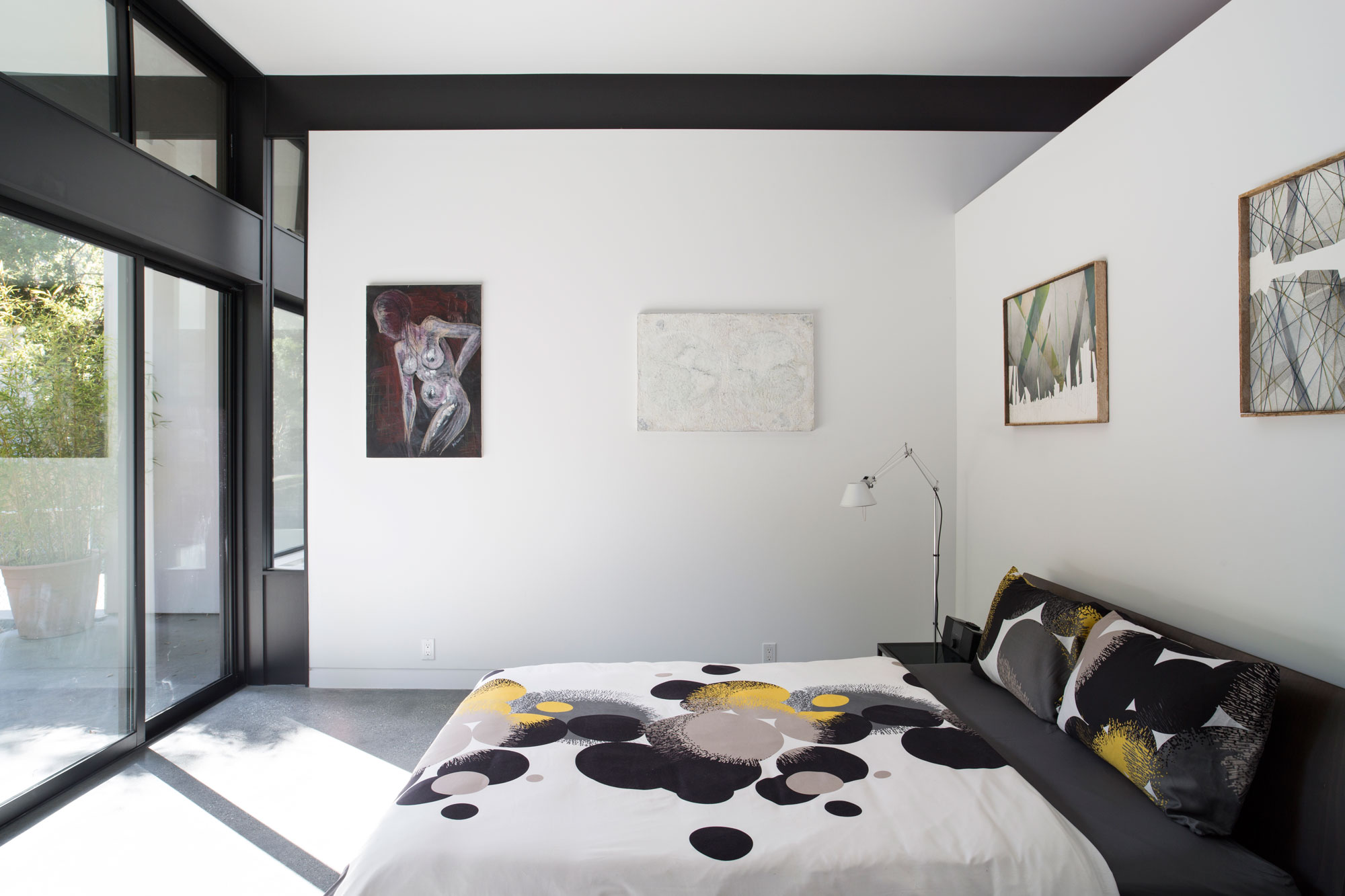 An Eco-Friendly and Mid-Century Modern House with Luminous Interiors in Belmont by Klopf Architecture (17)