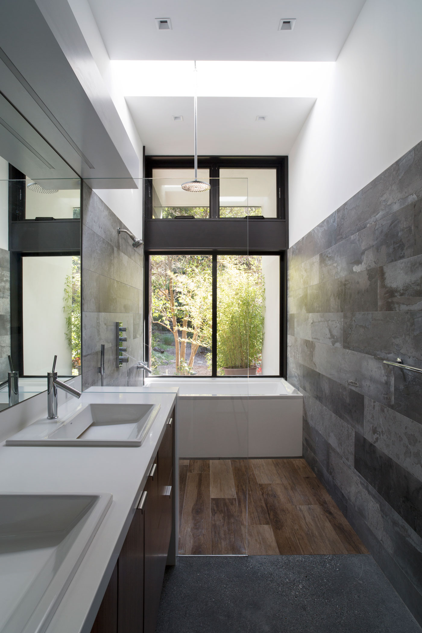 An Eco-Friendly and Mid-Century Modern House with Luminous Interiors in Belmont by Klopf Architecture (21)