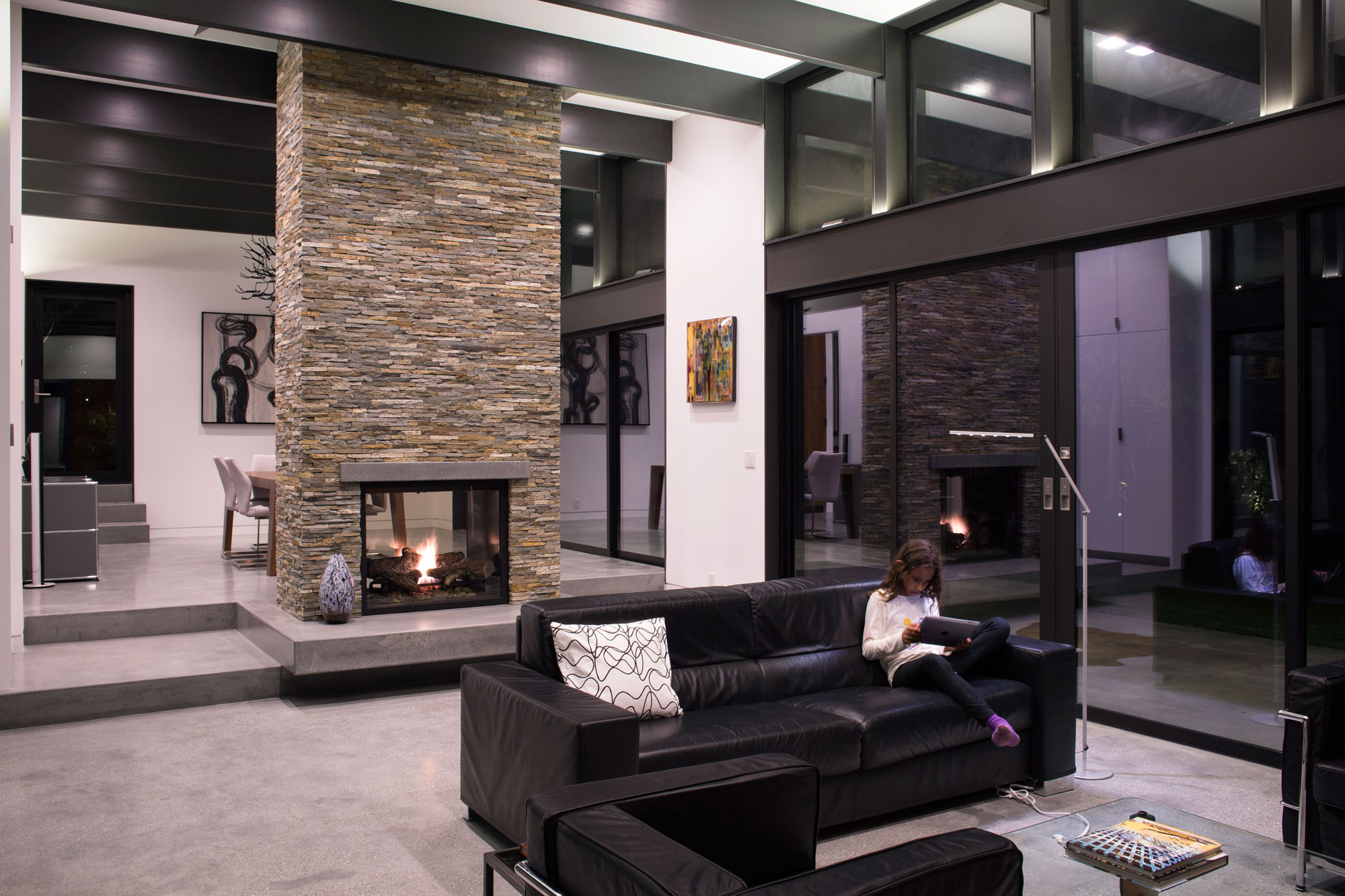 An Eco-Friendly and Mid-Century Modern House with Luminous Interiors in Belmont by Klopf Architecture (26)