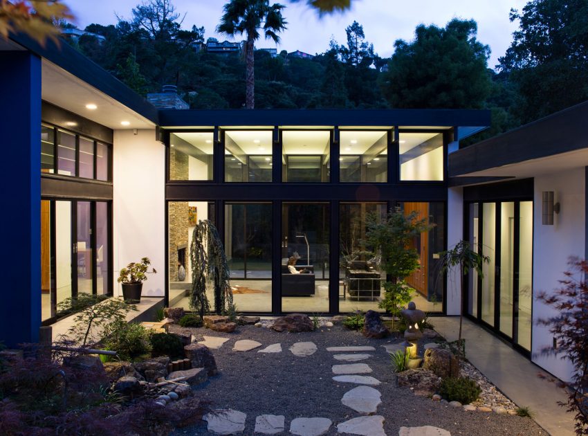 An Eco-Friendly and Mid-Century Modern House with Luminous Interiors in Belmont by Klopf Architecture (29)