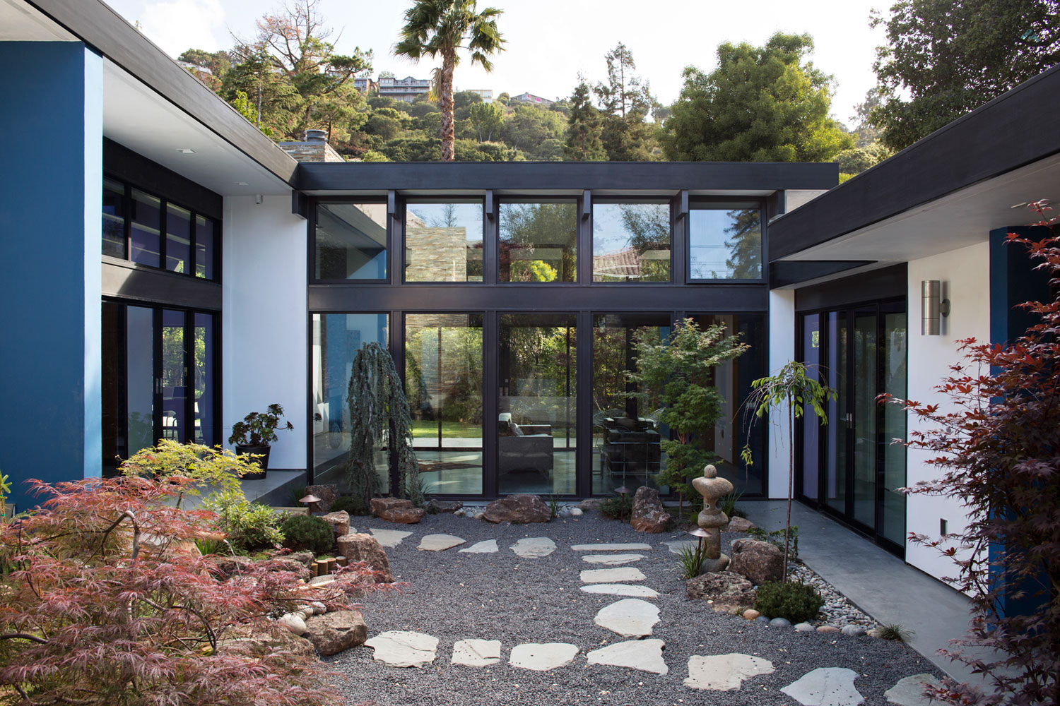 An Eco-Friendly and Mid-Century Modern House with Luminous Interiors in Belmont by Klopf Architecture (3)