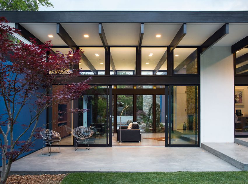 An Eco-Friendly and Mid-Century Modern House with Luminous Interiors in Belmont by Klopf Architecture (30)