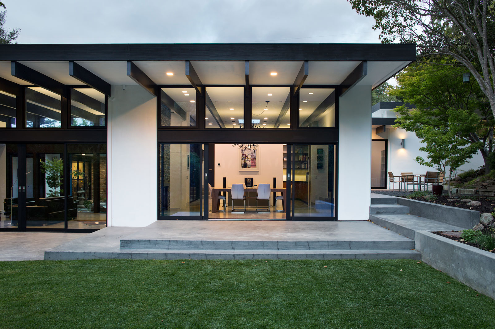 An Eco-Friendly and Mid-Century Modern House with Luminous Interiors in Belmont by Klopf Architecture (31)