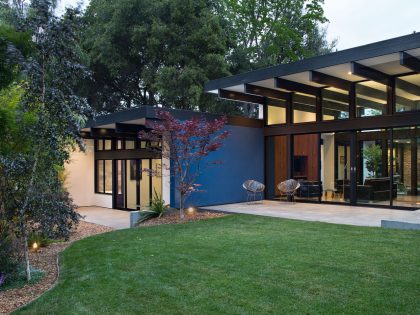 An Eco-Friendly and Mid-Century Modern House with Luminous Interiors in Belmont by Klopf Architecture (32)