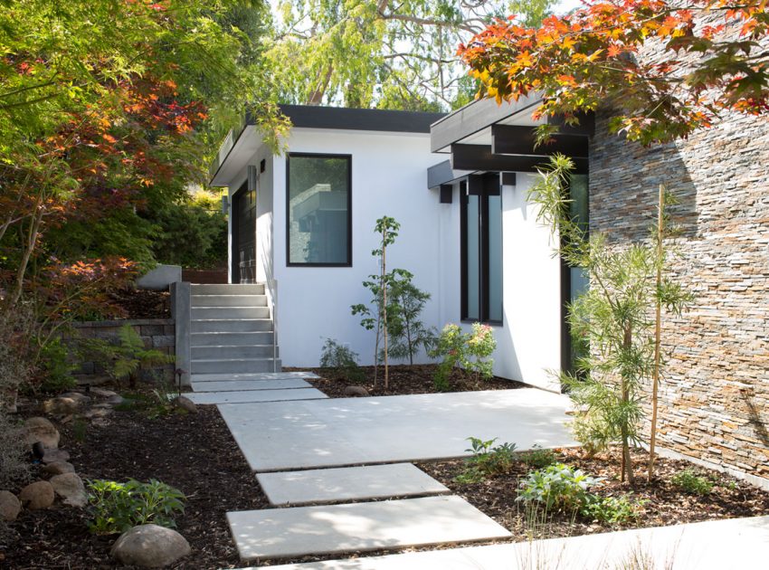 An Eco-Friendly and Mid-Century Modern House with Luminous Interiors in Belmont by Klopf Architecture (4)