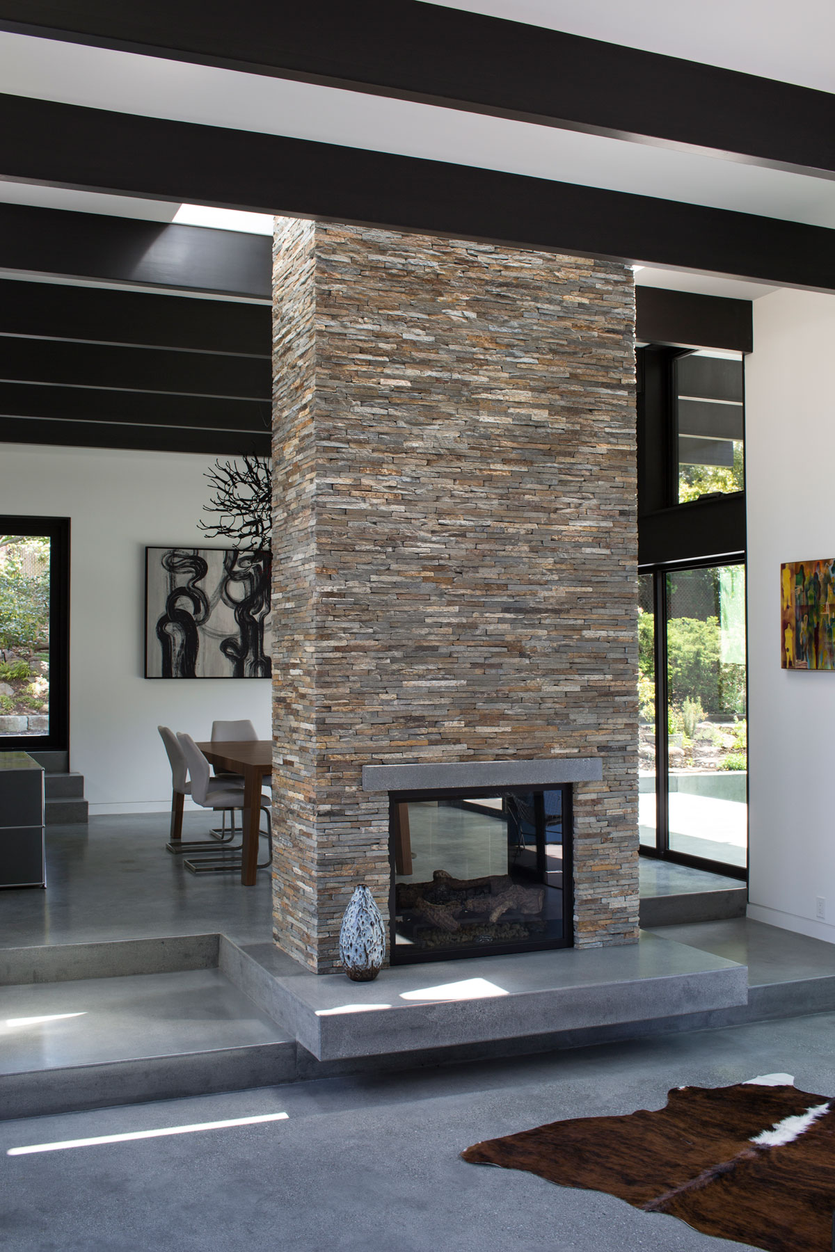 An Eco-Friendly and Mid-Century Modern House with Luminous Interiors in Belmont by Klopf Architecture (9)