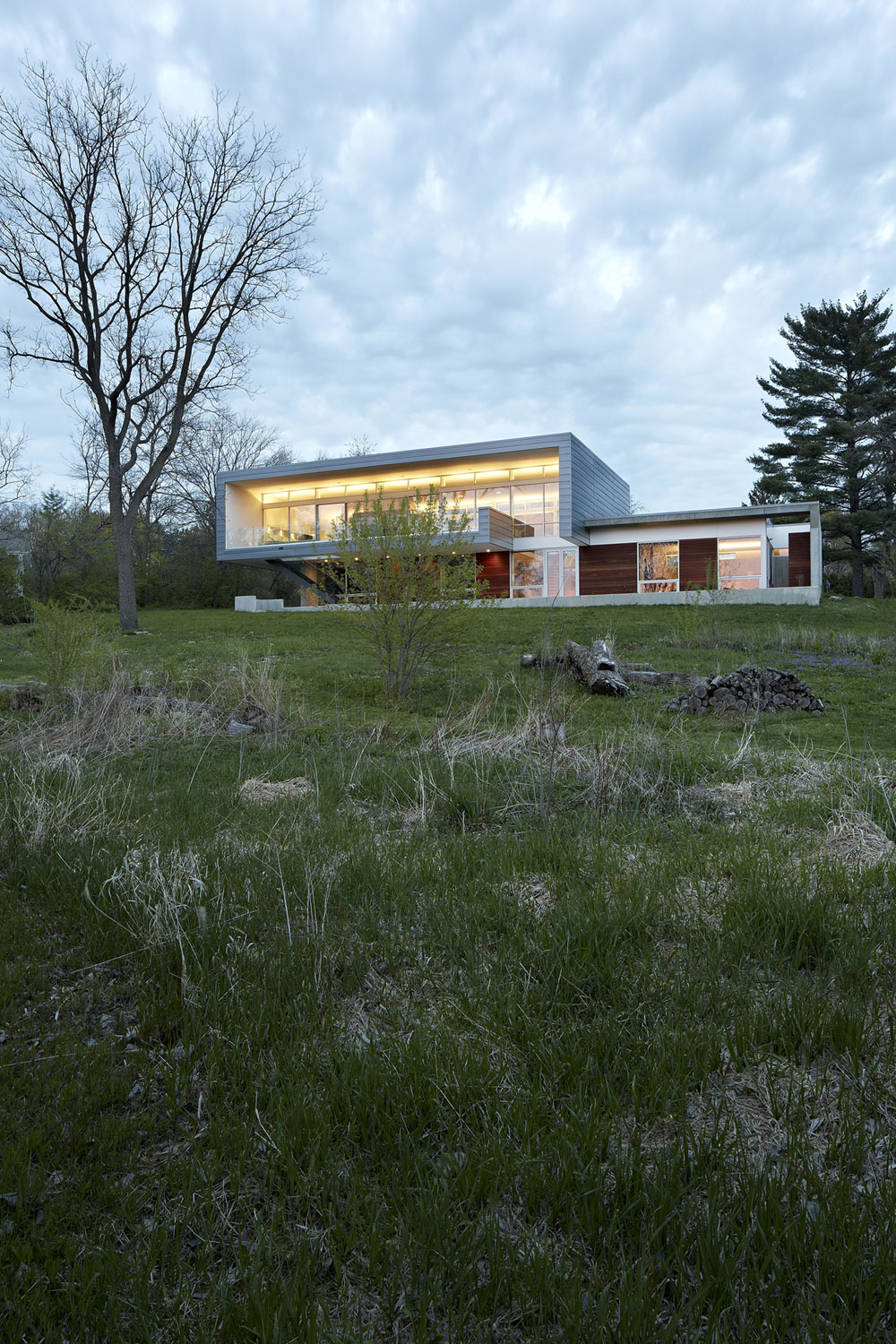 An Elegant Aluminium-Clad Home with Cantilevered Terrace in Wayne by Studio Dwell Architects (16)