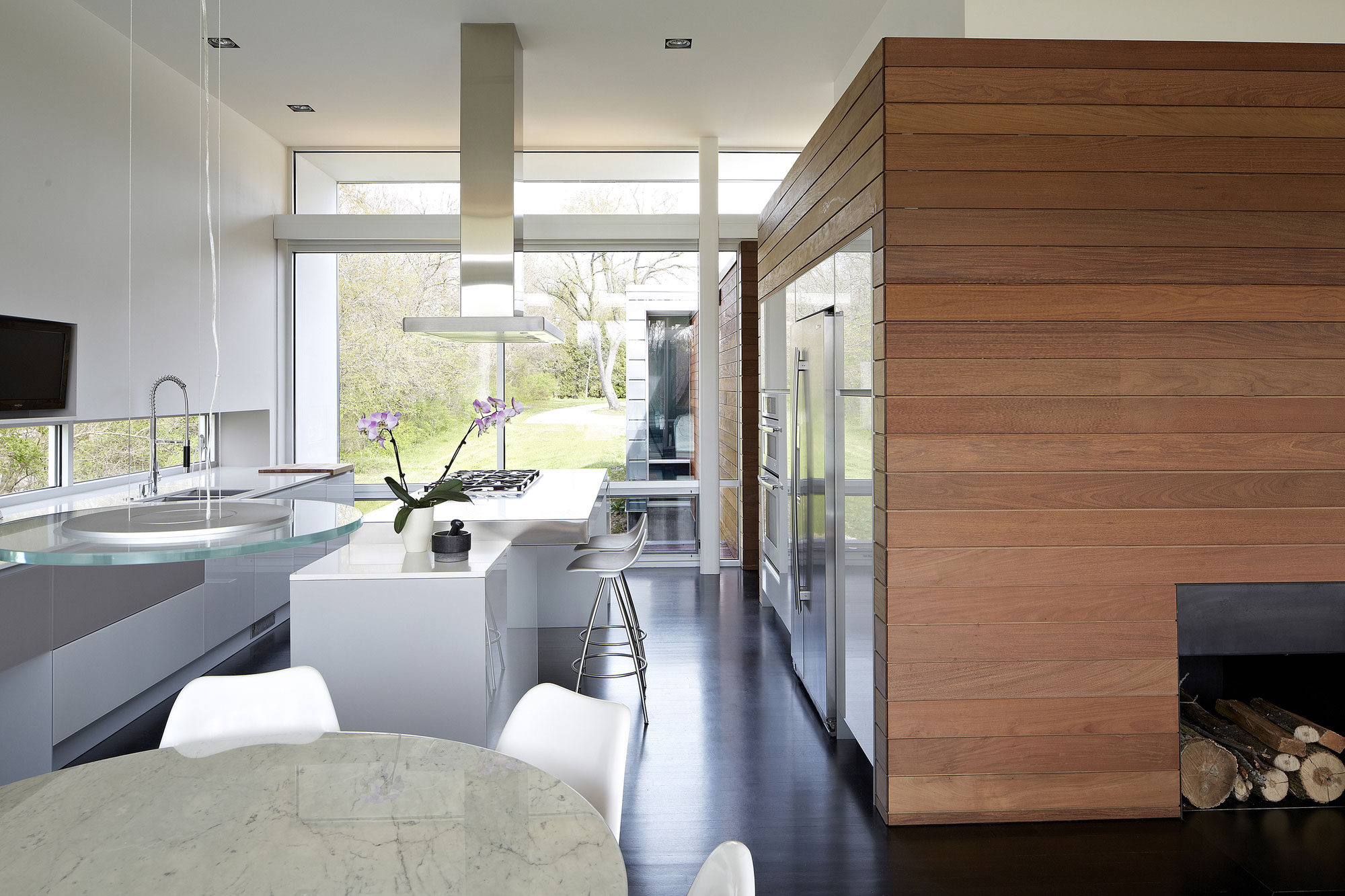 An Elegant Aluminium-Clad Home with Cantilevered Terrace in Wayne by Studio Dwell Architects (6)