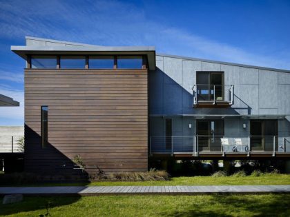 An Elegant Beachfront Home with Incredible Views on Hat Island by Bjarko | Serra Architects (1)