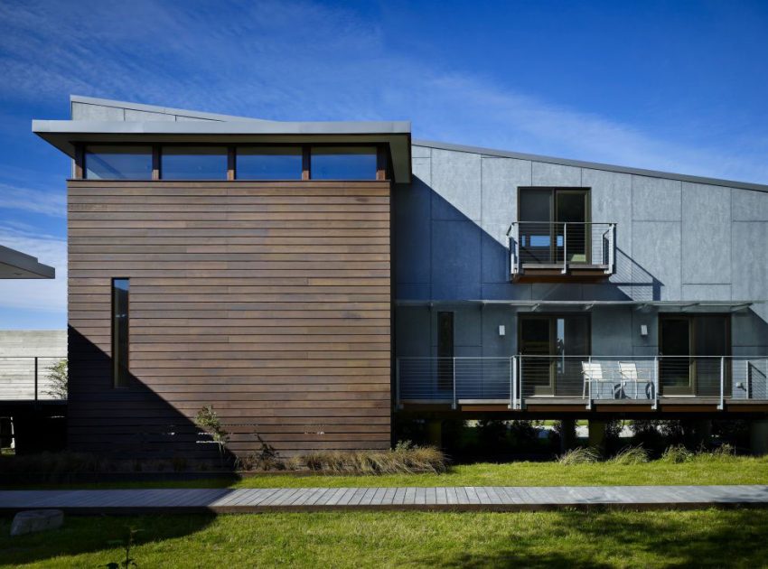 An Elegant Beachfront Home with Incredible Views on Hat Island by Bjarko | Serra Architects (1)