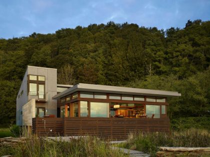 An Elegant Beachfront Home with Incredible Views on Hat Island by Bjarko | Serra Architects (12)