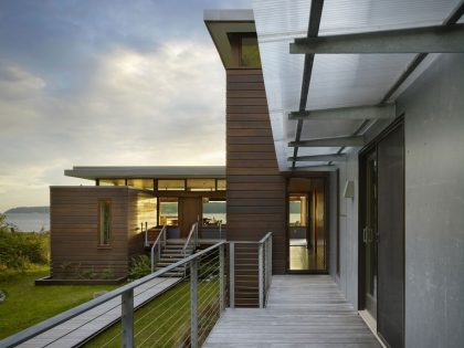 An Elegant Beachfront Home with Incredible Views on Hat Island by Bjarko | Serra Architects (3)