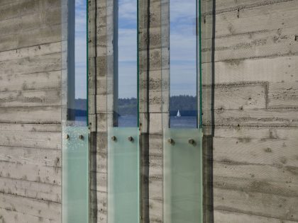 An Elegant Beachfront Home with Incredible Views on Hat Island by Bjarko | Serra Architects (5)