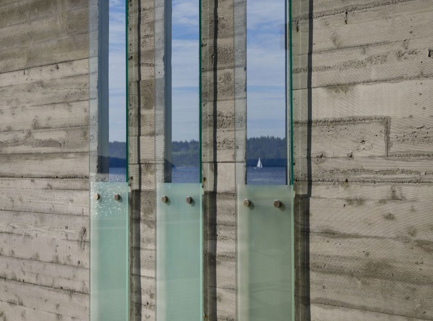 An Elegant Beachfront Home with Incredible Views on Hat Island by Bjarko | Serra Architects (5)