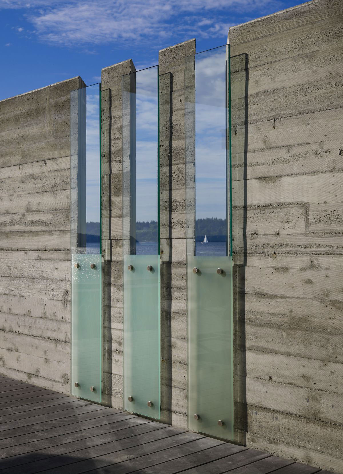 An Elegant Beachfront Home with Incredible Views on Hat Island by Bjarko | Serra Architects (5)