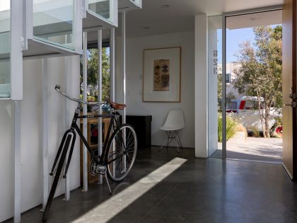 An Elegant, Classy and Sophisticated Home with Suspended Staircase in Los Angeles by Dimster Architecture (3)