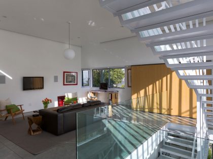 An Elegant, Classy and Sophisticated Home with Suspended Staircase in Los Angeles by Dimster Architecture (4)