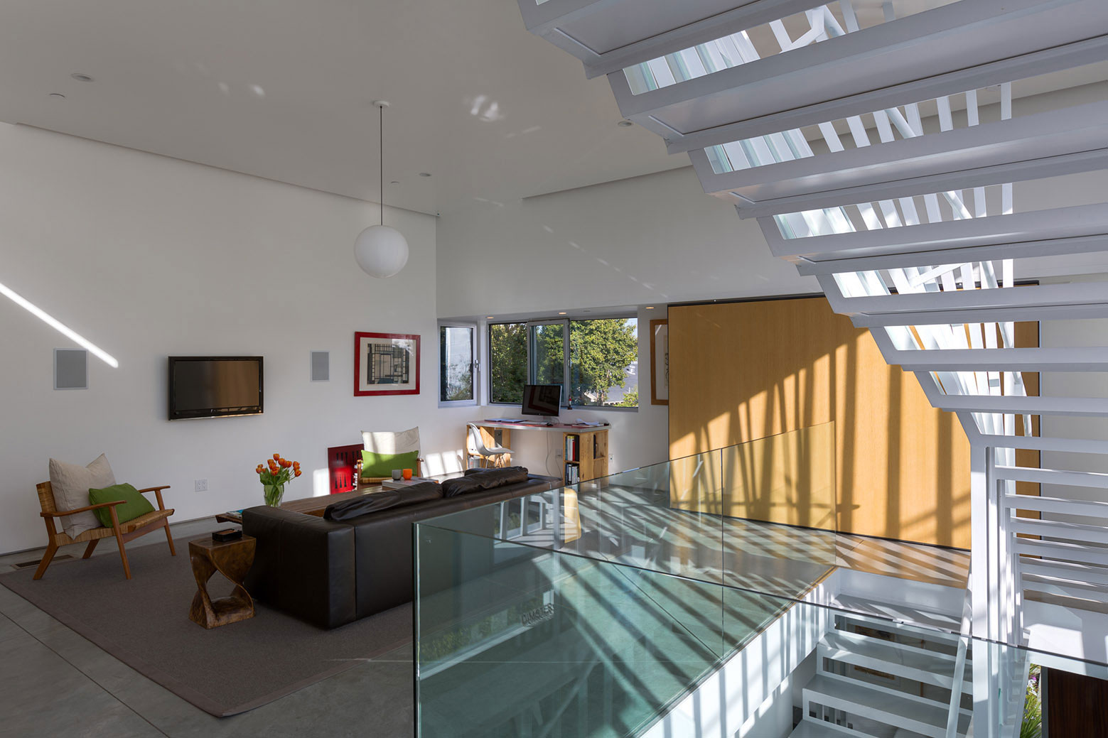 An Elegant, Classy and Sophisticated Home with Suspended Staircase in Los Angeles by Dimster Architecture (4)
