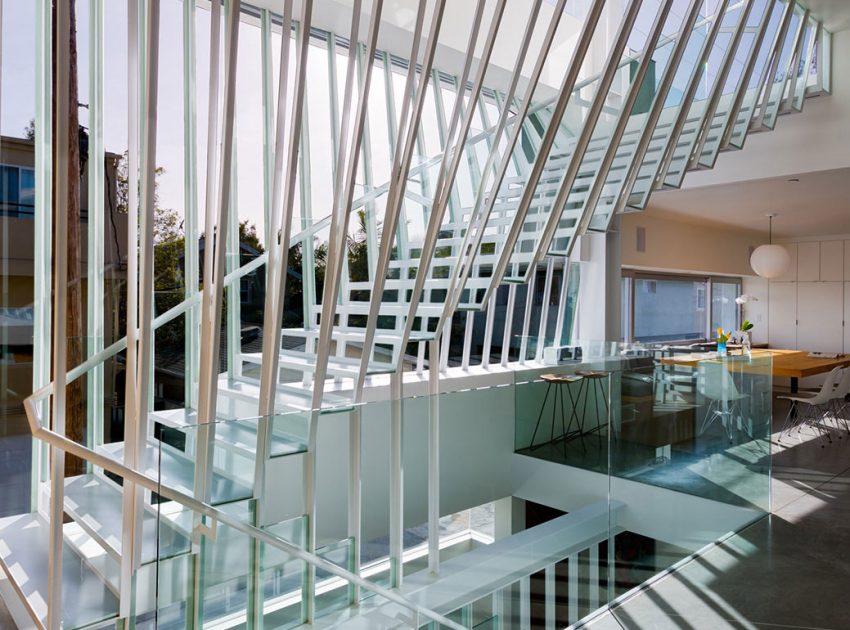 An Elegant, Classy and Sophisticated Home with Suspended Staircase in Los Angeles by Dimster Architecture (8)