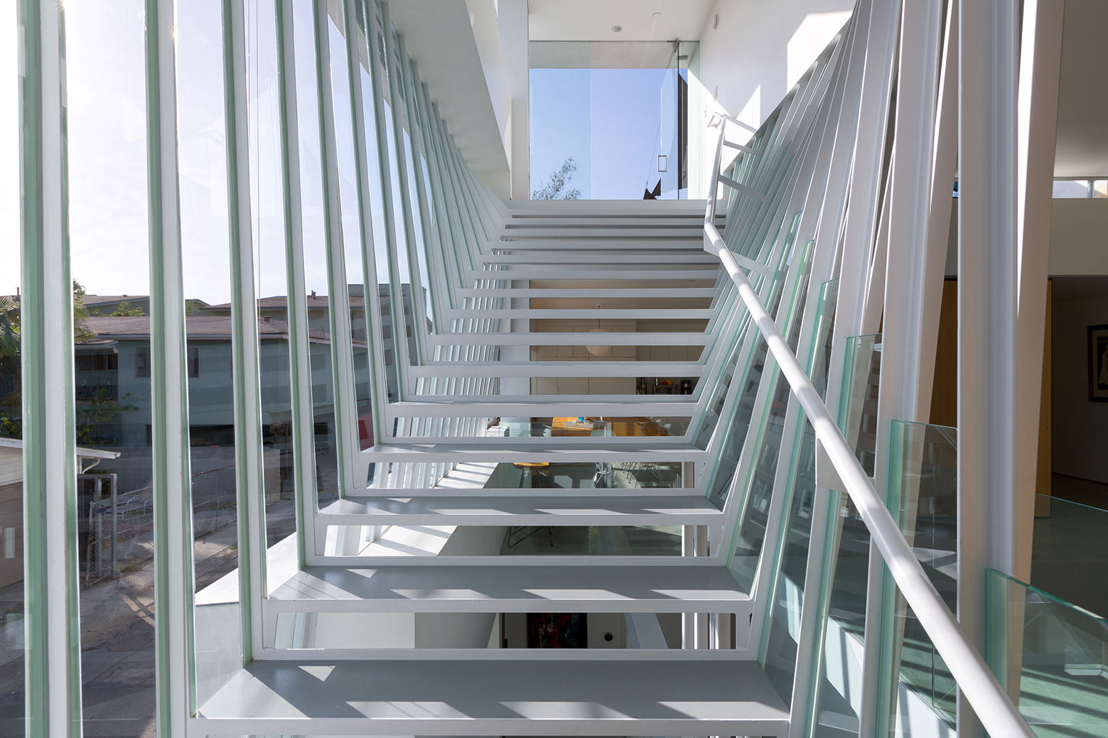 An Elegant, Classy and Sophisticated Home with Suspended Staircase in Los Angeles by Dimster Architecture (9)