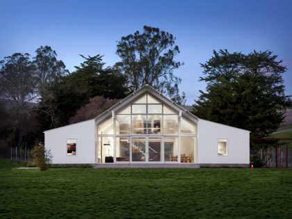 An Elegant Contemporary Barn-Style Home for a Young Family with Three Children in Petaluma by Turnbull Griffin Haesloop Architects (1)