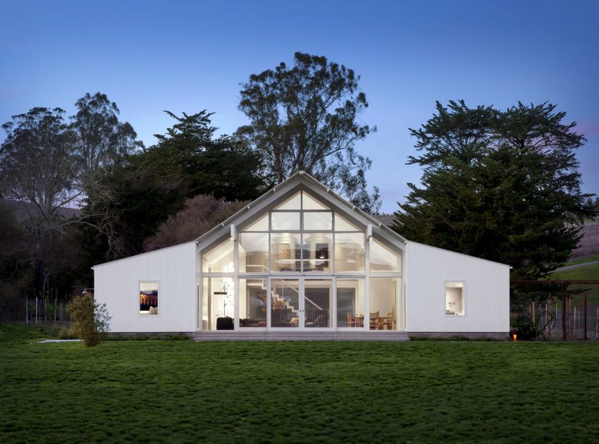 An Elegant Contemporary Barn-Style Home for a Young Family with Three Children in Petaluma by Turnbull Griffin Haesloop Architects (1)