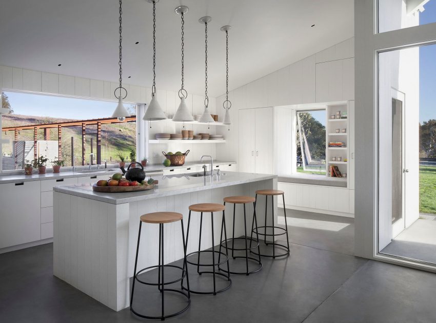 An Elegant Contemporary Barn-Style Home for a Young Family with Three Children in Petaluma by Turnbull Griffin Haesloop Architects (10)