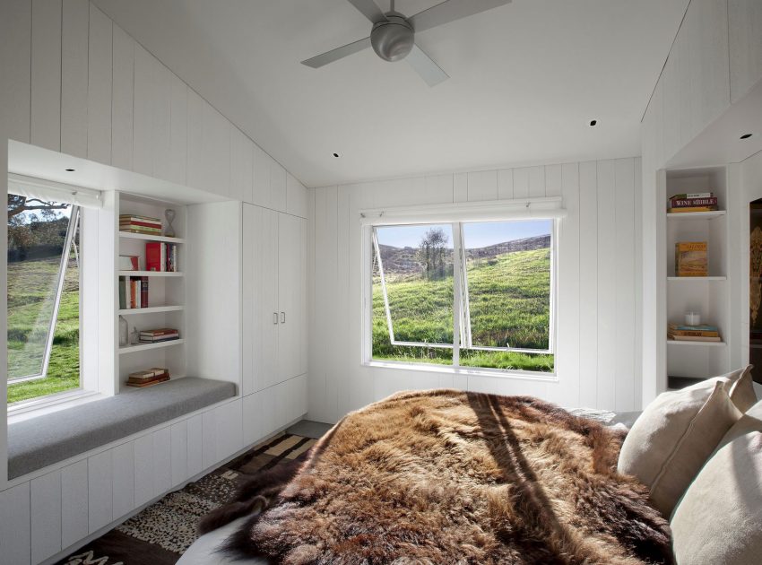 An Elegant Contemporary Barn-Style Home for a Young Family with Three Children in Petaluma by Turnbull Griffin Haesloop Architects (11)