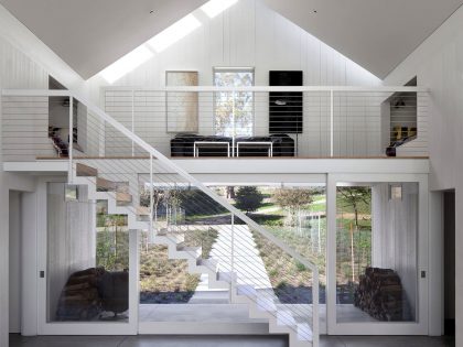 An Elegant Contemporary Barn-Style Home for a Young Family with Three Children in Petaluma by Turnbull Griffin Haesloop Architects (9)