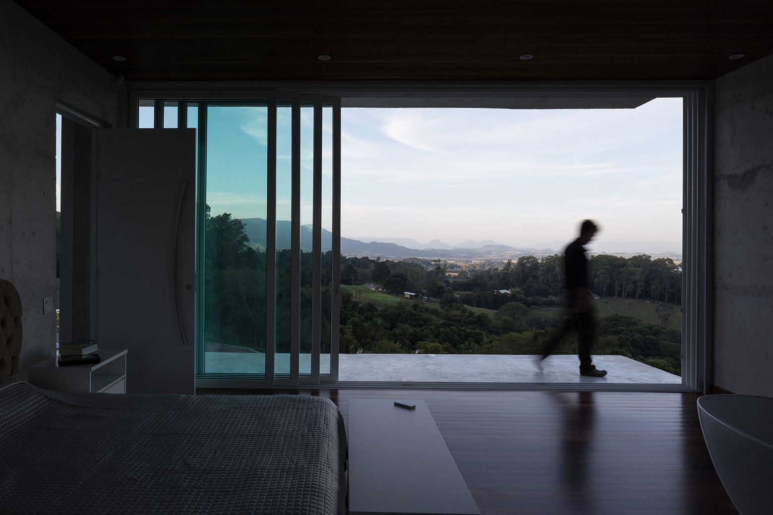 An Elegant Contemporary Home Built From White Concrete in Rio Grande do Sul by Boa Arquitetura (12)