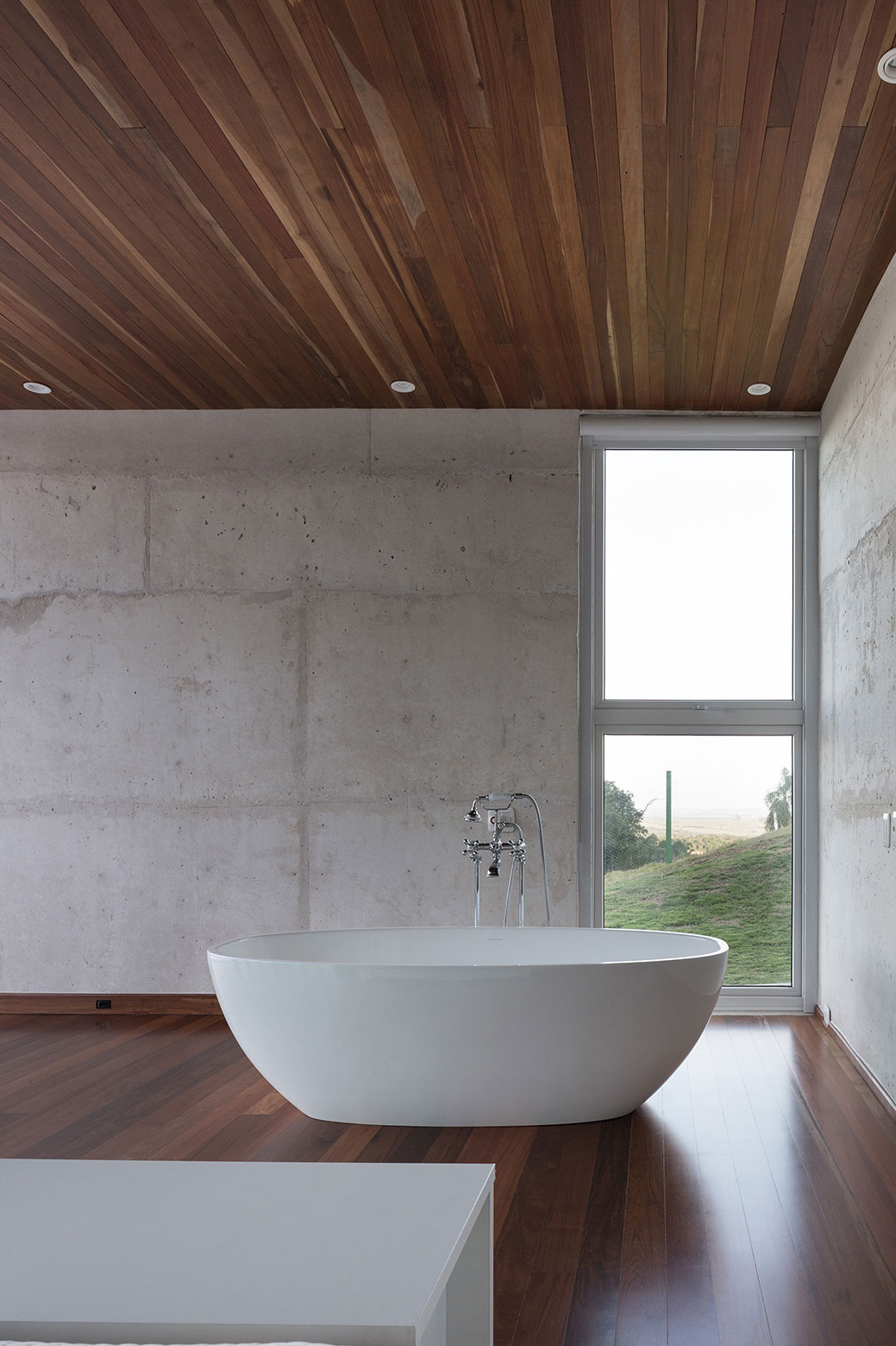 An Elegant Contemporary Home Built From White Concrete in Rio Grande do Sul by Boa Arquitetura (14)