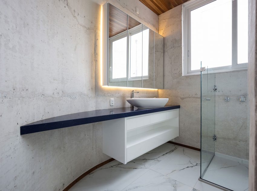An Elegant Contemporary Home Built From White Concrete in Rio Grande do Sul by Boa Arquitetura (15)