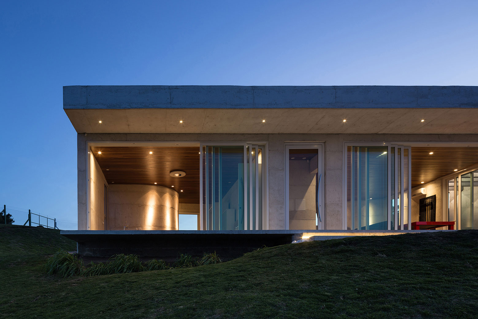 An Elegant Contemporary Home Built From White Concrete in Rio Grande do Sul by Boa Arquitetura (16)