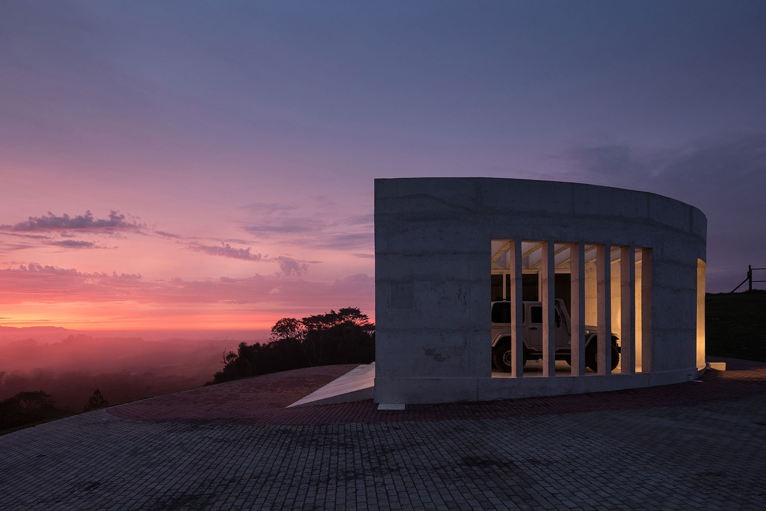 An Elegant Contemporary Home Built From White Concrete in Rio Grande do Sul by Boa Arquitetura (19)