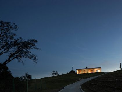 An Elegant Contemporary Home Built From White Concrete in Rio Grande do Sul by Boa Arquitetura (21)