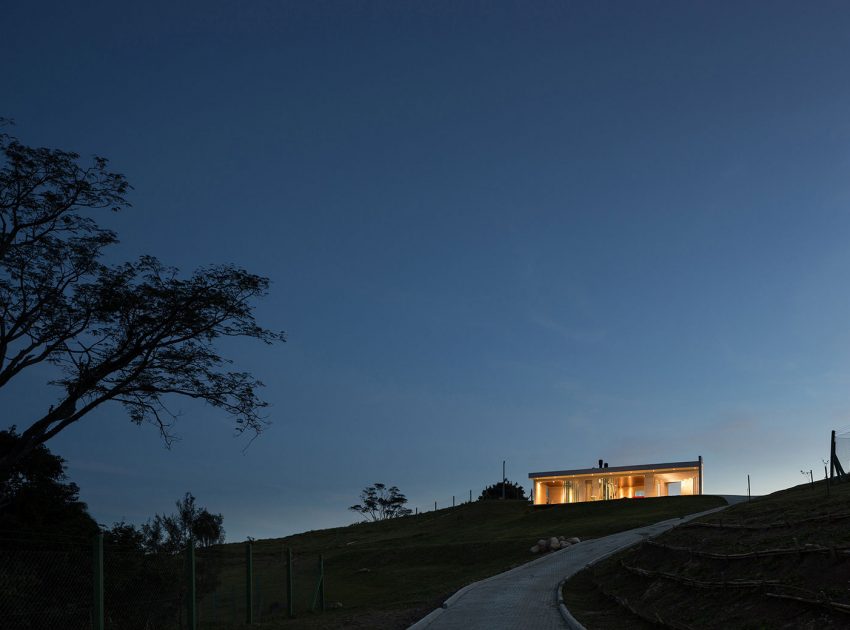 An Elegant Contemporary Home Built From White Concrete in Rio Grande do Sul by Boa Arquitetura (21)