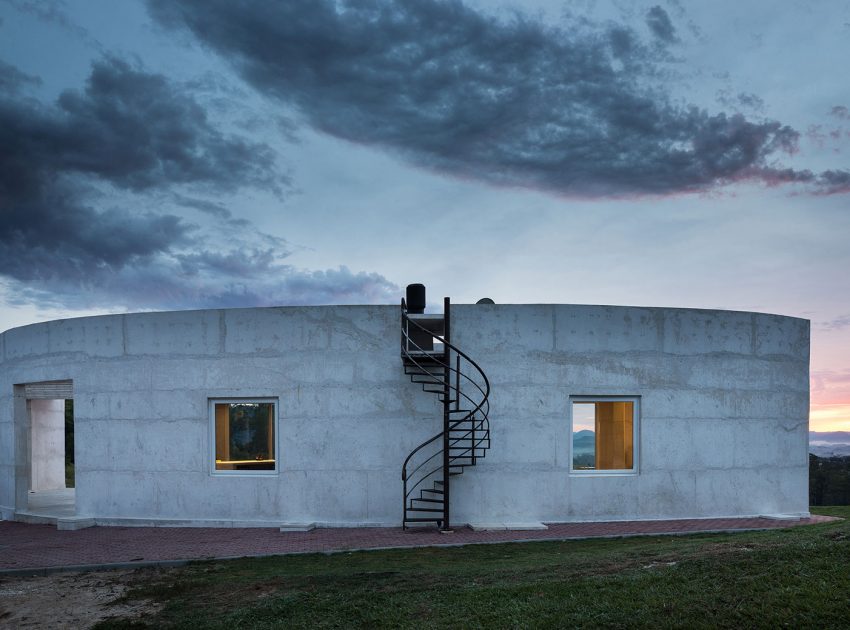 An Elegant Contemporary Home Built From White Concrete in Rio Grande do Sul by Boa Arquitetura (3)