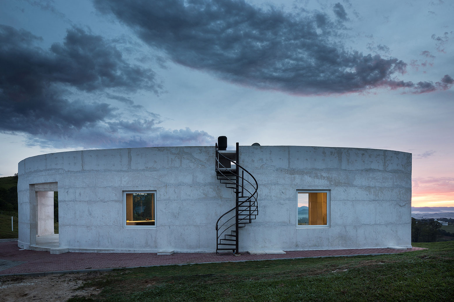 An Elegant Contemporary Home Built From White Concrete in Rio Grande do Sul by Boa Arquitetura (3)