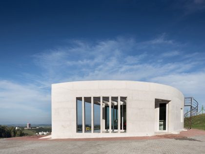 An Elegant Contemporary Home Built From White Concrete in Rio Grande do Sul by Boa Arquitetura (4)