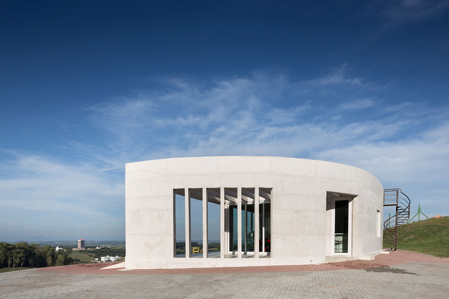 An Elegant Contemporary Home Built From White Concrete in Rio Grande do Sul by Boa Arquitetura (4)
